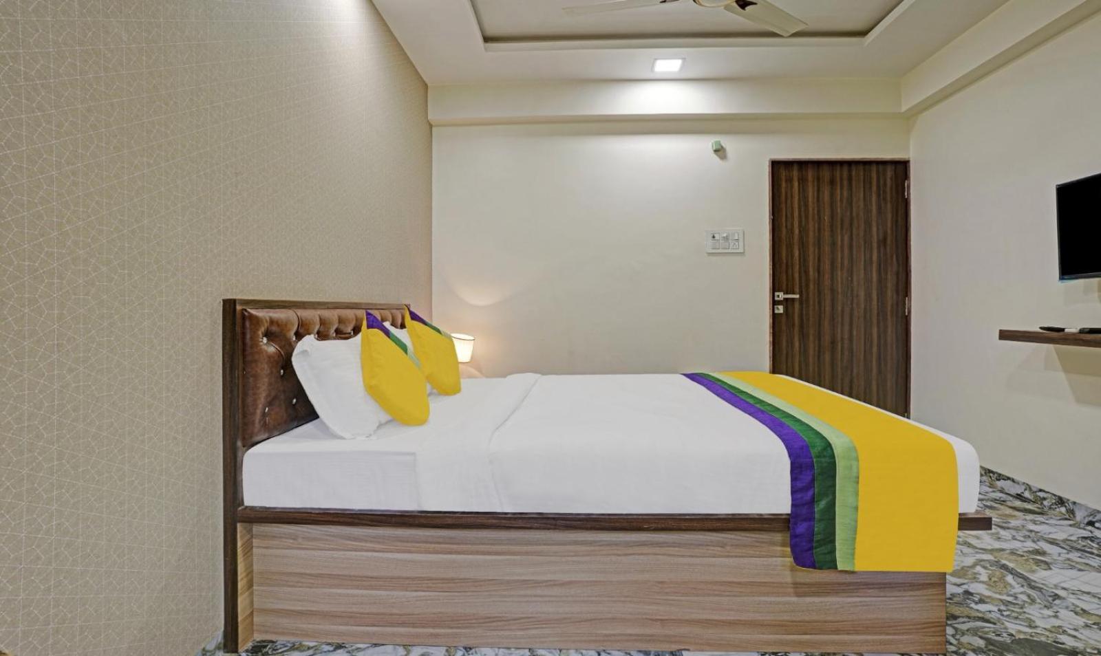 Glitz Hotels Golden Birds - Mahape, Navi Mumbai Exterior photo