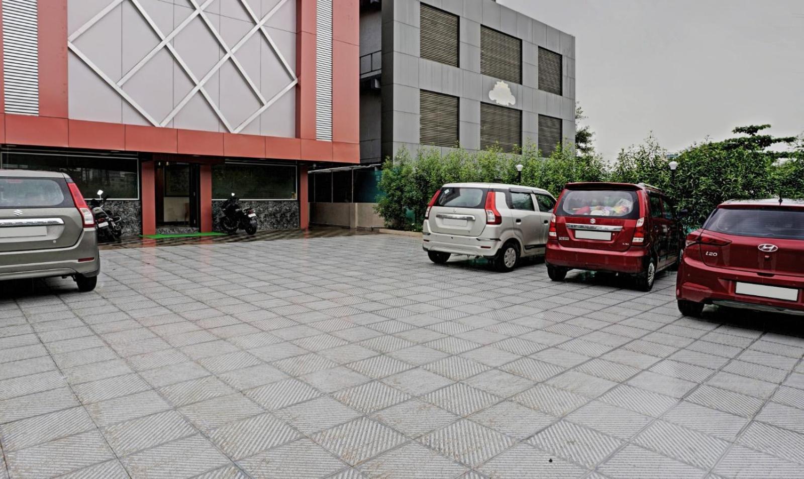 Glitz Hotels Golden Birds - Mahape, Navi Mumbai Exterior photo
